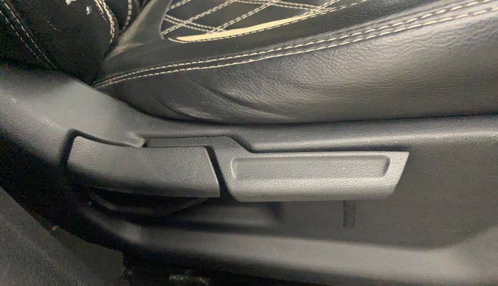 2022 Hyundai VENUE SX 1.0 TURBO IMT, Petrol, Manual, 36,408 km, Driver Side Adjustment Panel