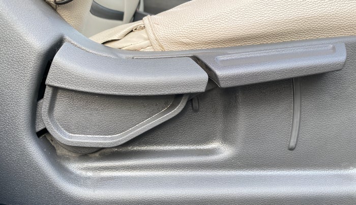 2022 Hyundai AURA S 1.2 CNG, CNG, Manual, 54,468 km, Driver Side Adjustment Panel