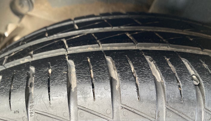 2022 Hyundai AURA S 1.2 CNG, CNG, Manual, 54,468 km, Right Rear Tyre Tread