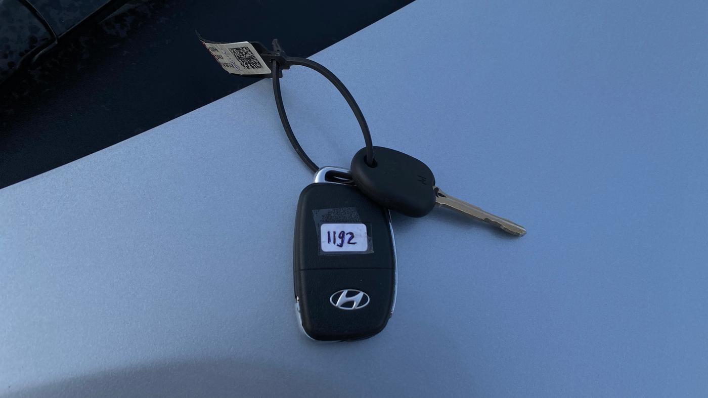 2022 Hyundai AURA S 1.2 CNG, CNG, Manual, 54,239 km, Key Close Up