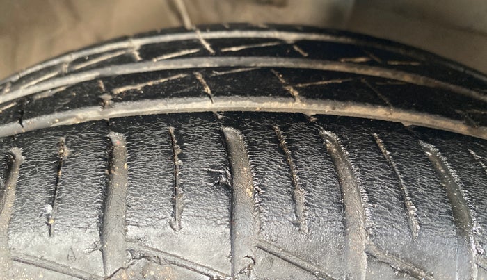 2022 Hyundai AURA S 1.2 CNG, CNG, Manual, 54,468 km, Right Front Tyre Tread