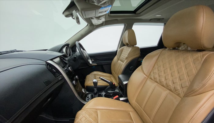 2018 Mahindra XUV500 W11, Diesel, Manual, 43,774 km, Right Side Front Door Cabin