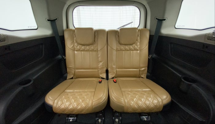2018 Mahindra XUV500 W11, Diesel, Manual, 43,774 km, Third Seat Row ( optional )