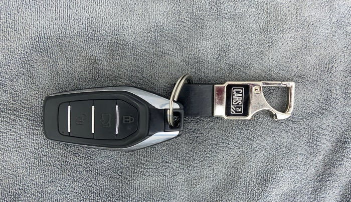 2018 Mahindra XUV500 W11, Diesel, Manual, 43,774 km, Lock system - Keyless sensor not working