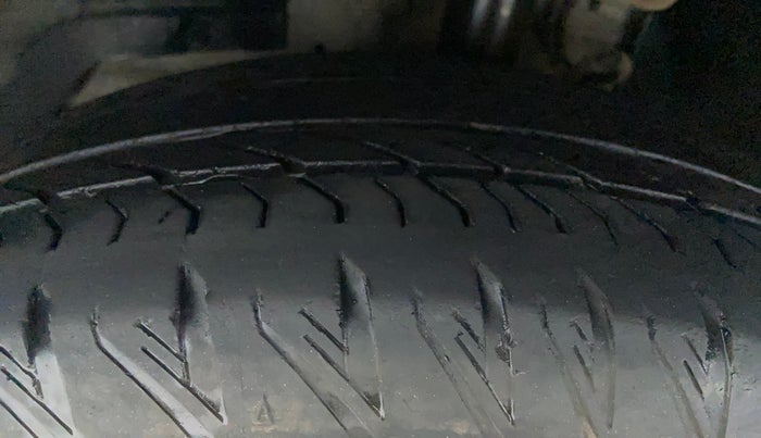 2018 Mahindra XUV500 W11, Diesel, Manual, 43,774 km, Left Front Tyre Tread