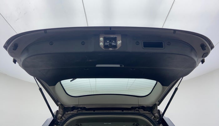 2018 Mahindra XUV500 W11, Diesel, Manual, 43,774 km, Boot Door Open