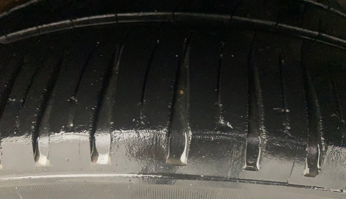 2014 Volkswagen Polo HIGHLINE1.2L, Petrol, Manual, 70,578 km, Right Front Tyre Tread