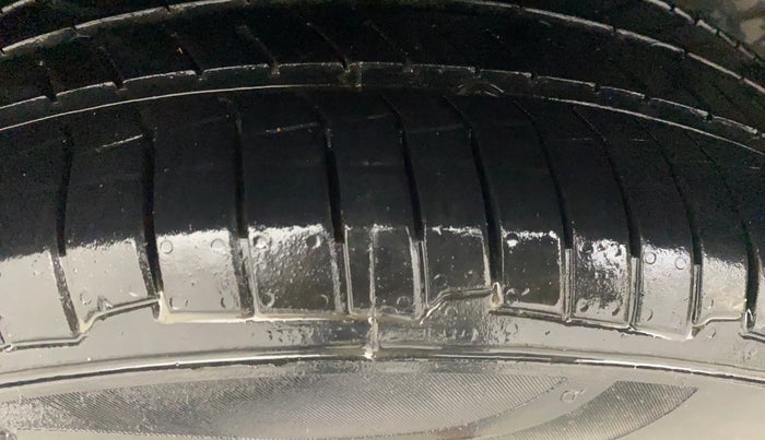 2014 Volkswagen Polo HIGHLINE1.2L, Petrol, Manual, 70,578 km, Right Rear Tyre Tread