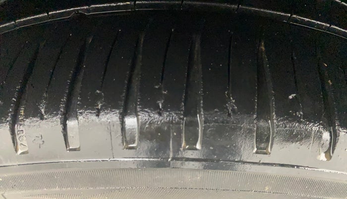 2014 Volkswagen Polo HIGHLINE1.2L, Petrol, Manual, 70,578 km, Left Front Tyre Tread