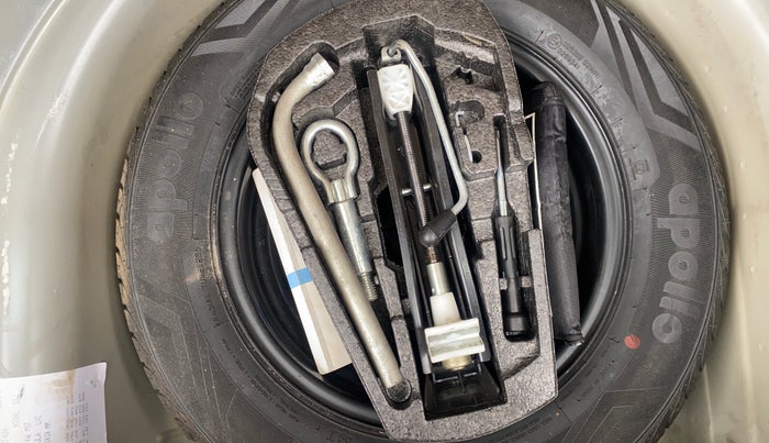 2014 Volkswagen Polo HIGHLINE1.2L, Petrol, Manual, 70,578 km, Spare Tyre