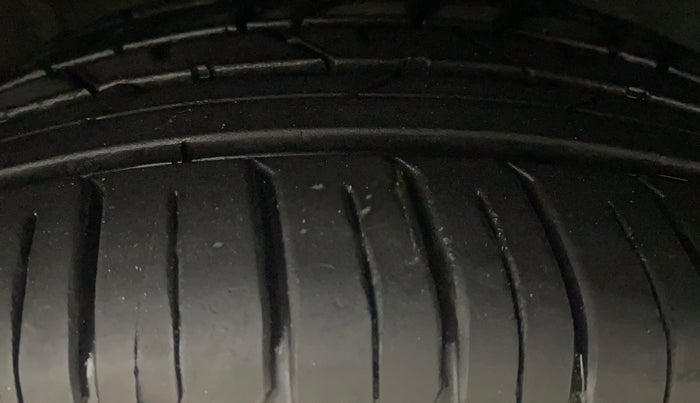 2025 Hyundai NEW I20 Sportz (O) 1.2 IVT, Petrol, Automatic, 2,954 km, Right Front Tyre Tread