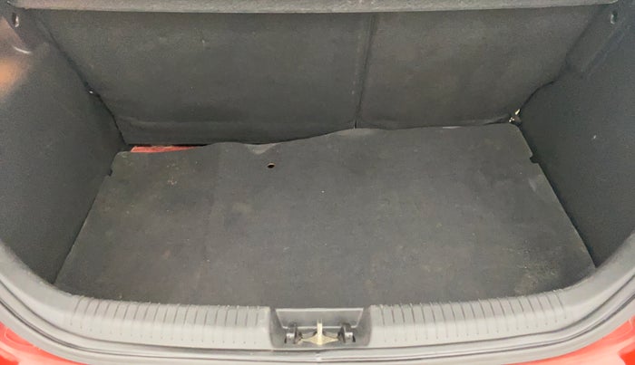 2013 Hyundai i20 SPORTZ 1.4 AT VTVT, Petrol, Automatic, 36,961 km, Boot Inside View