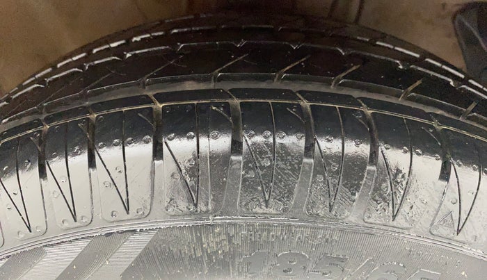 2013 Hyundai i20 SPORTZ 1.4 AT VTVT, Petrol, Automatic, 36,961 km, Right Front Tyre Tread