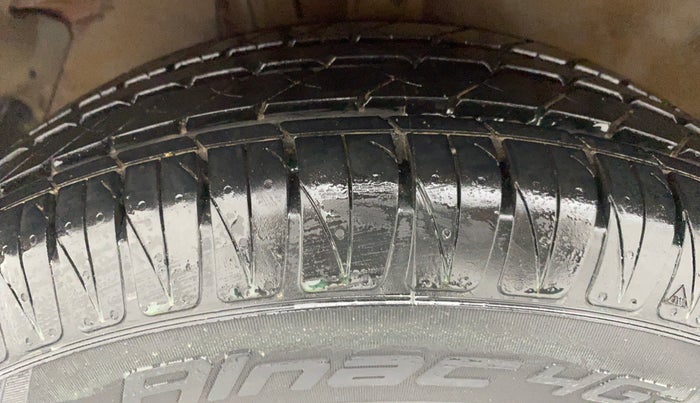 2013 Hyundai i20 SPORTZ 1.4 AT VTVT, Petrol, Automatic, 36,961 km, Left Front Tyre Tread