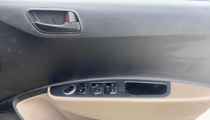 2013 Hyundai Grand i10 MAGNA 1.2 KAPPA VTVT, CNG, Manual, 1,27,403 km, Driver Side Door Panels Control