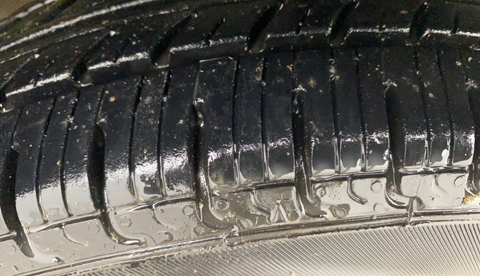 2017 Renault Kwid RXT 1.0, Petrol, Manual, 65,197 km, Right Front Tyre Tread