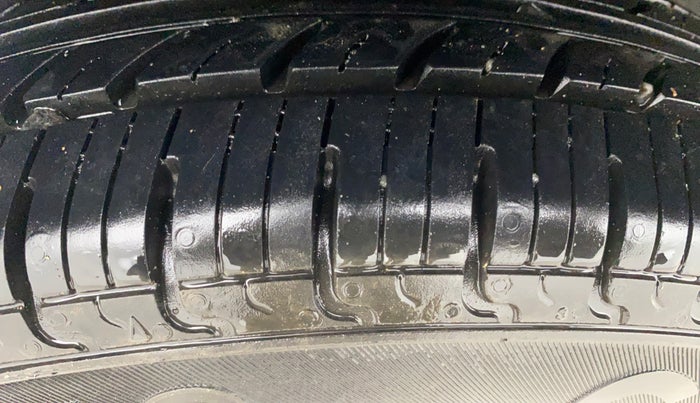 2017 Renault Kwid RXT 1.0, Petrol, Manual, 65,197 km, Right Rear Tyre Tread