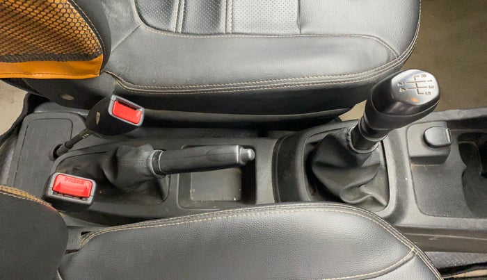 2017 Renault Kwid RXT 1.0, Petrol, Manual, 65,197 km, Gear Lever