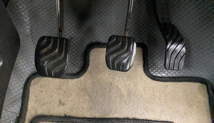 2017 Renault Kwid RXT 1.0, Petrol, Manual, 65,197 km, Pedals