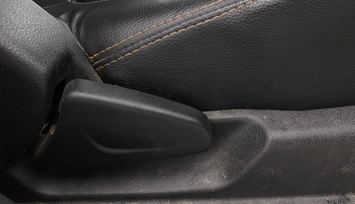 2017 Renault Kwid RXT 1.0, Petrol, Manual, 65,197 km, Driver Side Adjustment Panel