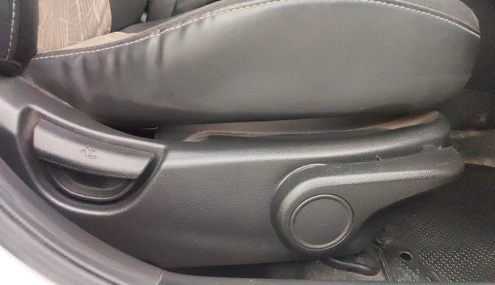 2015 Hyundai Grand i10 ASTA AT 1.2 KAPPA VTVT, Petrol, Automatic, 59,070 km, Driver Side Adjustment Panel