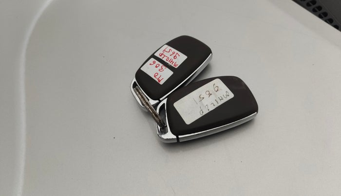 2015 Hyundai Grand i10 ASTA AT 1.2 KAPPA VTVT, Petrol, Automatic, 59,070 km, Key Close Up