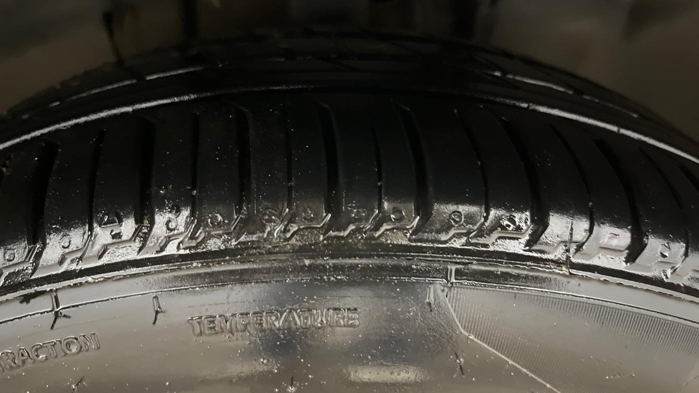 2021 Tata TIAGO NRG PETROL AMT, Petrol, Automatic, 59,817 km, Right Front Tyre Tread