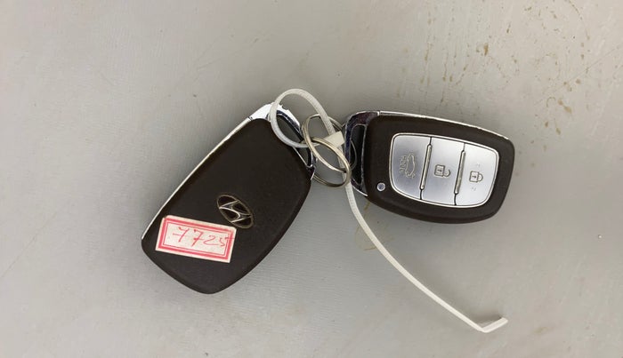 2016 Hyundai Grand i10 ASTA AT 1.2 KAPPA VTVT, Petrol, Automatic, 34,735 km, Key Close Up