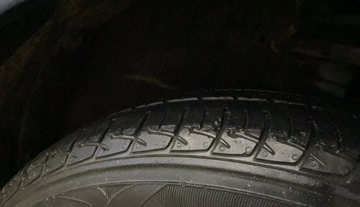 2018 Maruti Ciaz DELTA 1.4 MT PETROL, Petrol, Manual, 39,742 km, Right Front Tyre Tread