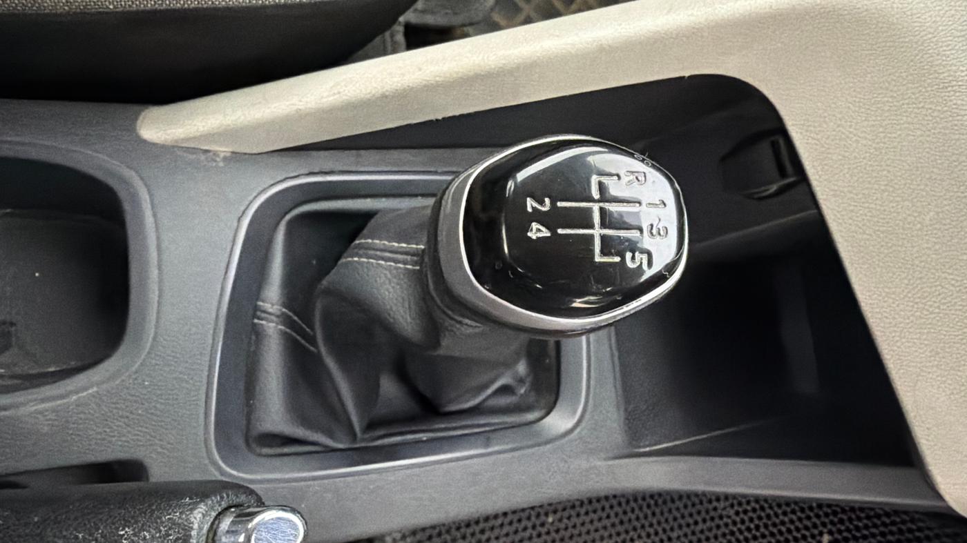 2022 Nissan MAGNITE XE, Petrol, Manual, 73,576 km, Gear Lever