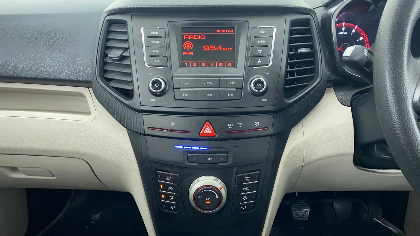 2021 Mahindra XUV300 1.2 W6 MT, Petrol, Manual, 8,387 km, Air Conditioner