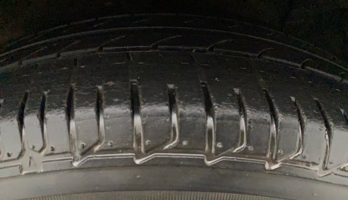 2013 Maruti Ertiga VXI, Petrol, Manual, 55,891 km, Left Rear Tyre Tread