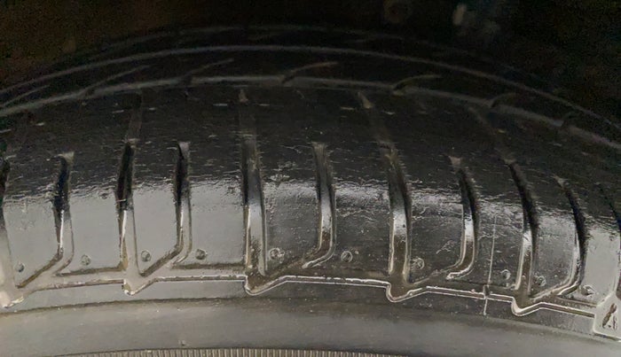 2013 Maruti Ertiga VXI, Petrol, Manual, 55,891 km, Right Rear Tyre Tread