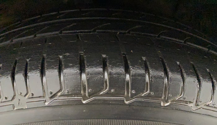 2013 Maruti Ertiga VXI, Petrol, Manual, 55,891 km, Right Front Tyre Tread