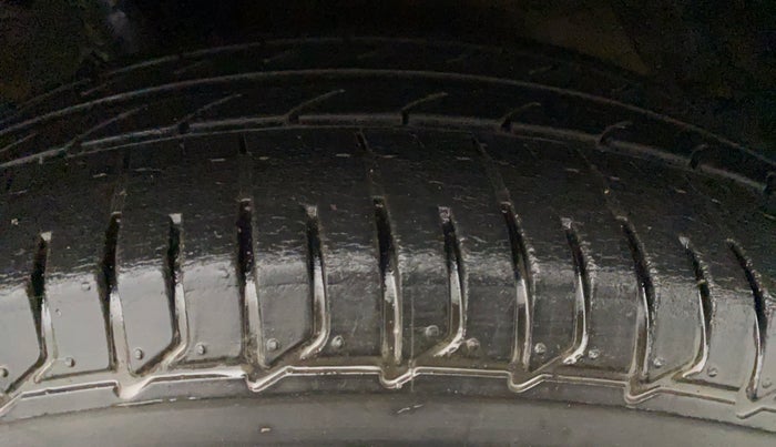 2013 Maruti Ertiga VXI, Petrol, Manual, 55,891 km, Left Front Tyre Tread