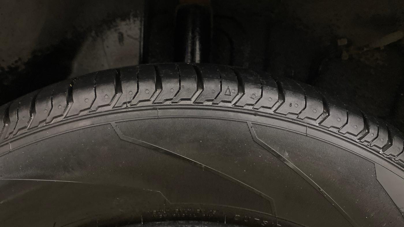 2022 Tata PUNCH ACCOMPLISHED AMT, Petrol, Automatic, 36,195 km, Right Rear Tyre Tread