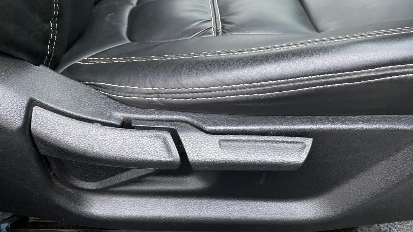 2022 KIA SELTOS HTK PLUS 1.5 IMT, Petrol, Manual, 27,272 km, Driver Side Adjustment Panel