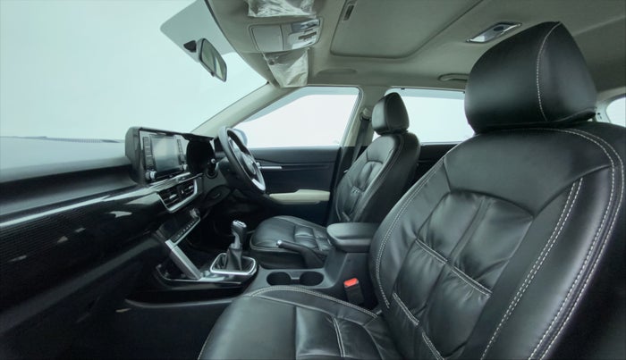 2022 KIA SELTOS HTK PLUS 1.5 IMT, Petrol, Manual, 27,272 km, Right Side Front Door Cabin