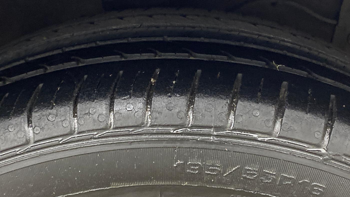 2017 Maruti Ciaz ALPHA 1.4 PETROL, Petrol, Manual, 82,148 km, Right Front Tyre Tread