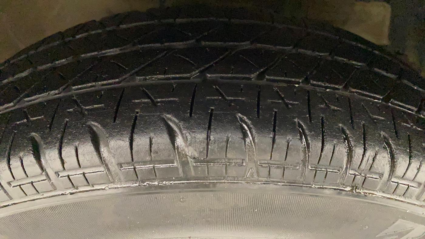 2015 Maruti Swift VXI, Petrol, Manual, 89,183 km, Right Front Tyre Tread