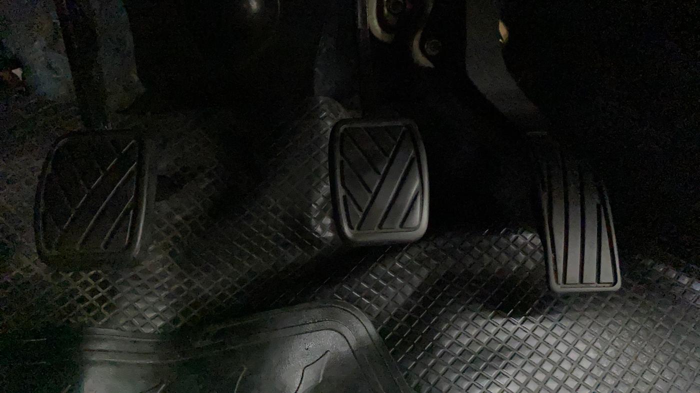 2015 Maruti Swift VXI, Petrol, Manual, 89,183 km, Pedals
