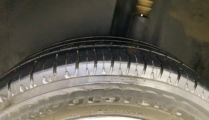 2016 Volkswagen Ameo HIGHLINE DSG 1.5 DIESEL , Diesel, Automatic, 1,21,481 km, Left Rear Tyre Tread