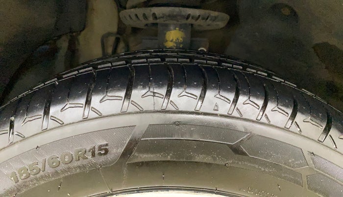 2016 Volkswagen Ameo HIGHLINE DSG 1.5 DIESEL , Diesel, Automatic, 1,21,481 km, Right Front Tyre Tread