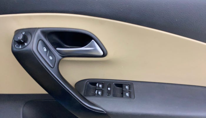 2016 Volkswagen Ameo HIGHLINE DSG 1.5 DIESEL , Diesel, Automatic, 1,21,481 km, Driver Side Door Panels Control