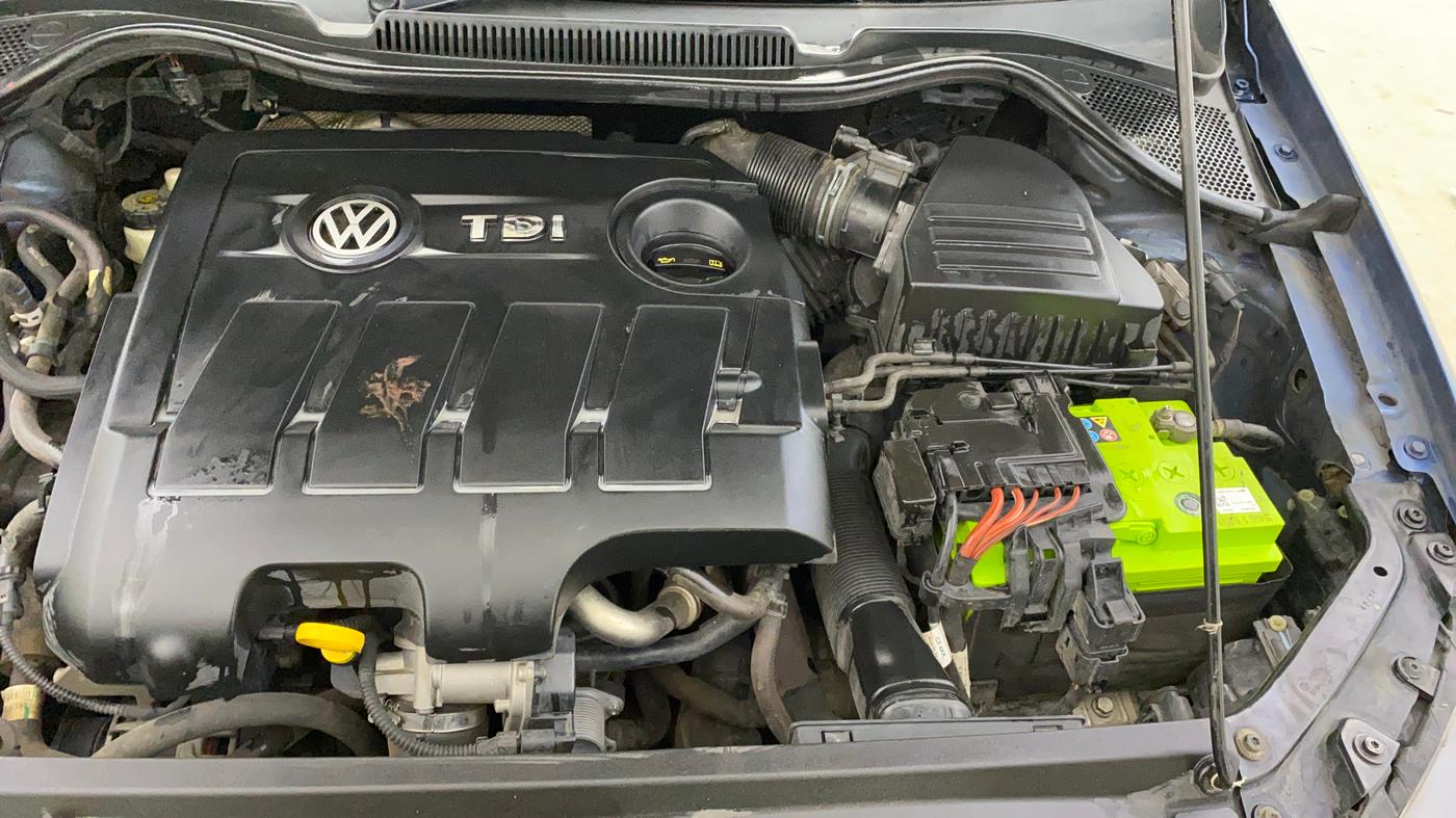 2016 Volkswagen Ameo HIGHLINE DSG 1.5 DIESEL , Diesel, Automatic, 1,20,886 km, Engine View - Left