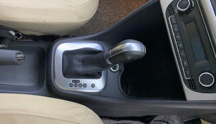 2016 Volkswagen Ameo HIGHLINE DSG 1.5 DIESEL , Diesel, Automatic, 1,21,481 km, Gear Lever