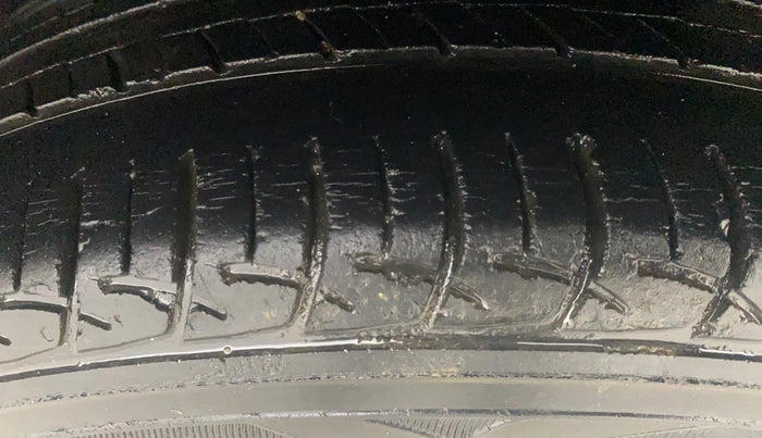 2014 Maruti Swift Dzire ZXI, Petrol, Manual, 58,960 km, Left Rear Tyre Tread