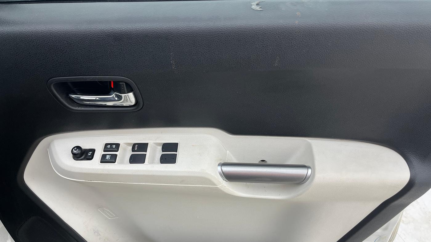 2022 Maruti IGNIS ZETA 1.2 AMT, Petrol, Automatic, 24,194 km, Driver Side Door Panels Control