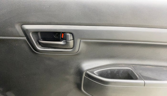 2020 Maruti S PRESSO VXI PLUS AMT, Petrol, Automatic, 39,345 km, Driver Side Door Panels Control