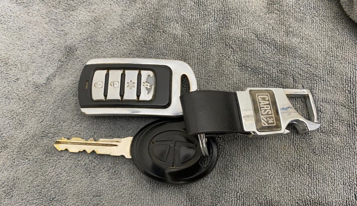 2017 Tata Tiago XE PETROL, Petrol, Manual, 36,644 km, Lock system - Dork lock functional only from remote key